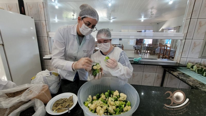 Cernic realiza mini curso de conservas em pote