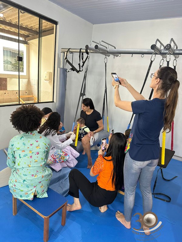 CERNIC realiza instalação de placas palatinas de memória em bebês com síndrome de Down.