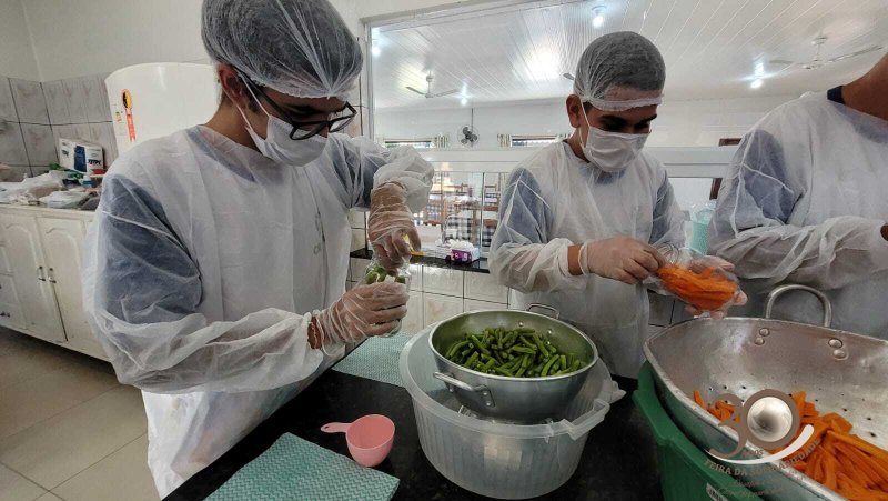 Cernic realiza mini curso de conservas em pote