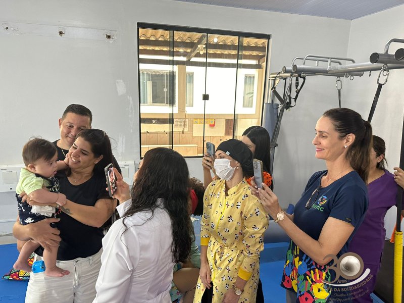 CERNIC realiza instalação de placas palatinas de memória em bebês com síndrome de Down.