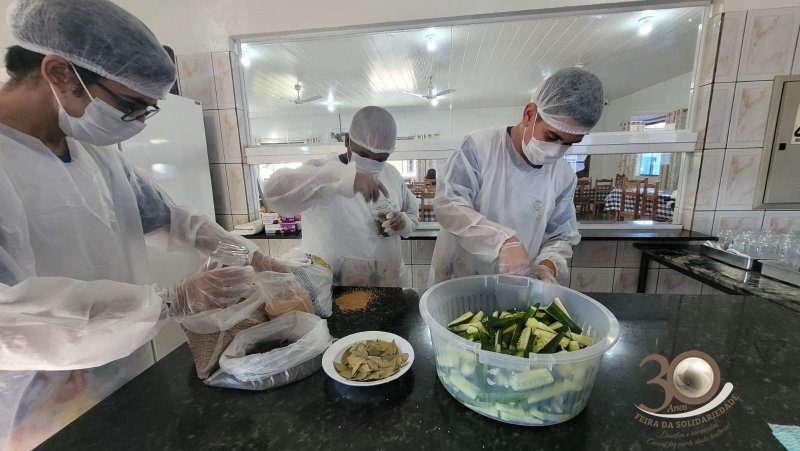 Cernic realiza mini curso de conservas em pote