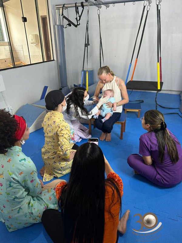 CERNIC realiza instalação de placas palatinas de memória em bebês com síndrome de Down.